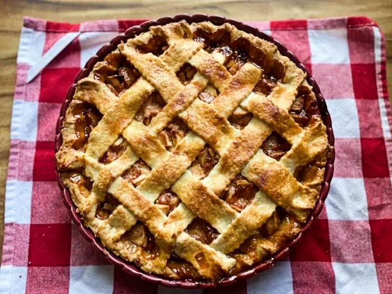 caramel apple pie