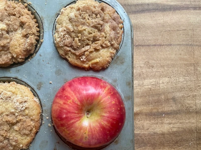 apple muffins with a crumb topping