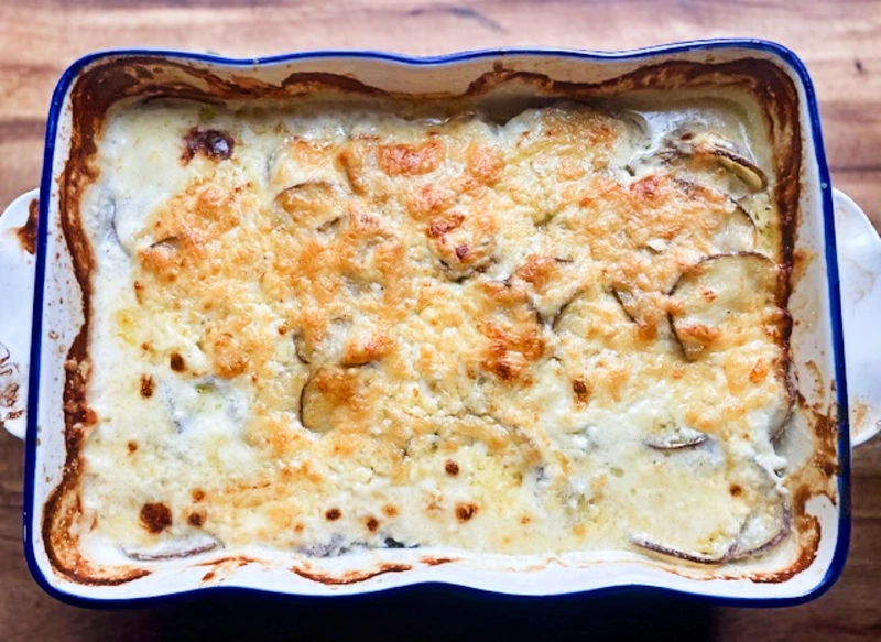 Cheesy, creamy, au gratin potatoes 