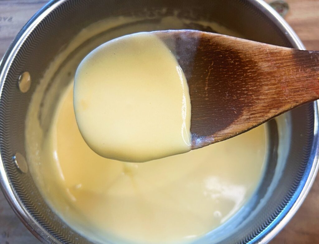 Creamy cheddar cheese sauce for roast beef sandwiches