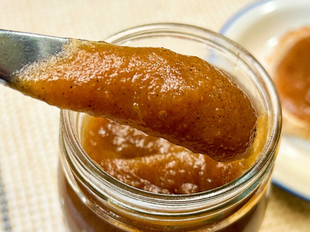 Filling a pint jar with homemade apple butter